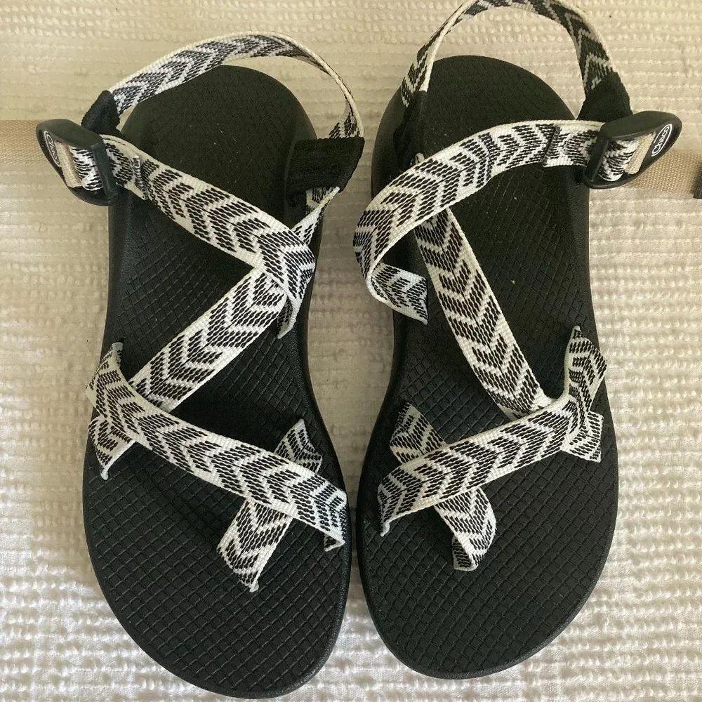 Women's Chacos Brand New Limited Edition Hiking Sandals Size 9 - Picture 2 of 7